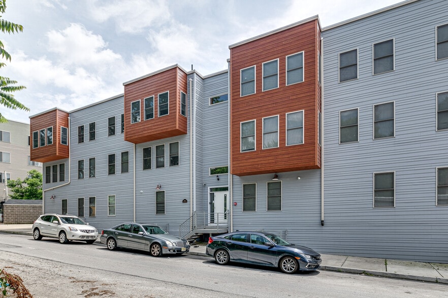 Building Photo - 549 E Armstrong St