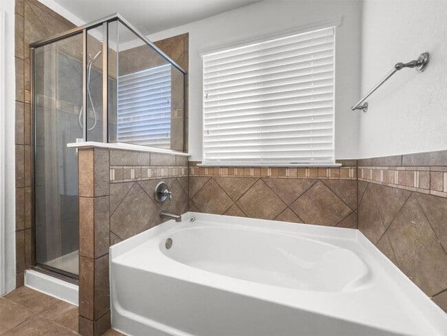 Building Photo - 1049 Regency Ln