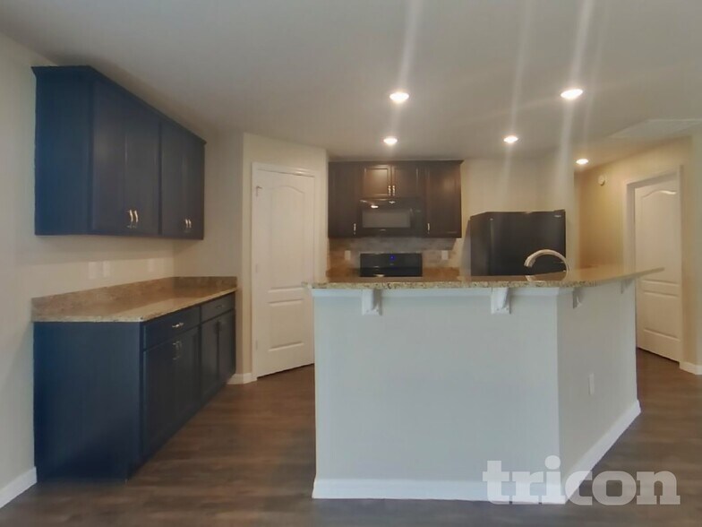 Building Photo - 866 N Fairbanks Dr