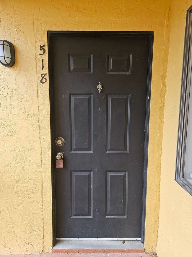 Building Photo - 1 Bedroom/ 1 Bath 3rd Floor Condo In Village Creek