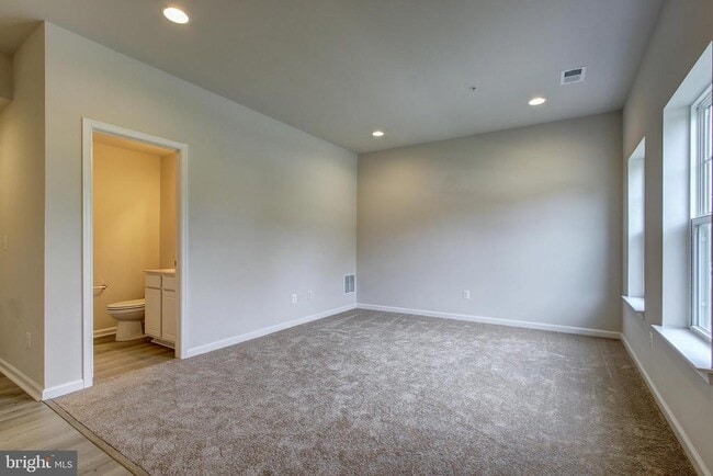 Building Photo - 14217 Travilah Rd