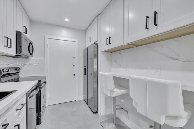 Primary Photo - 2271 NE 68th St