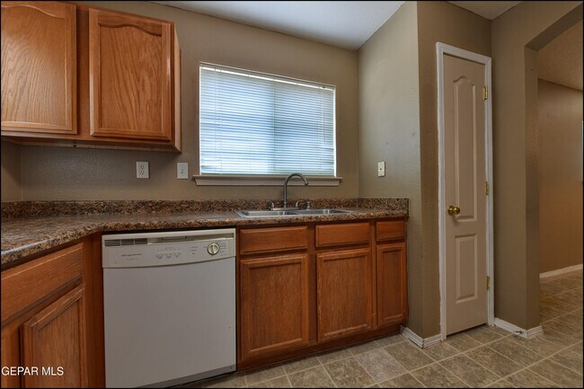 Building Photo - 3404 Blue Earth Ln