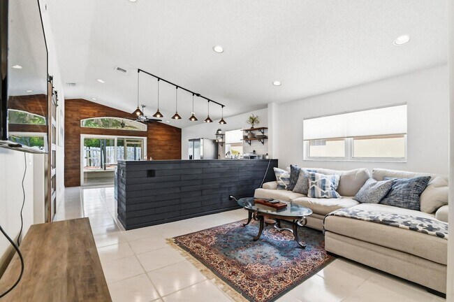 Building Photo - 5690 Green Island Dr