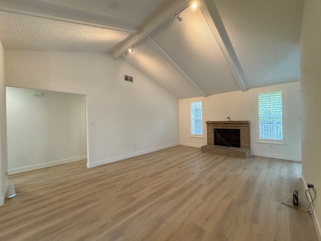 Building Photo - 900 Severus Dr