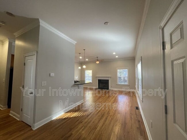 Building Photo - 239 Carlyle Park Dr