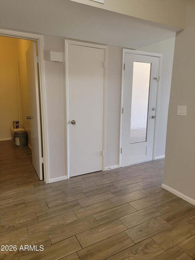 Building Photo - 204 N Standage