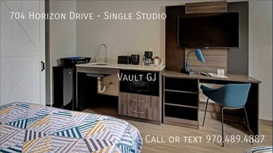 Building Photo - 704 Horizon Dr