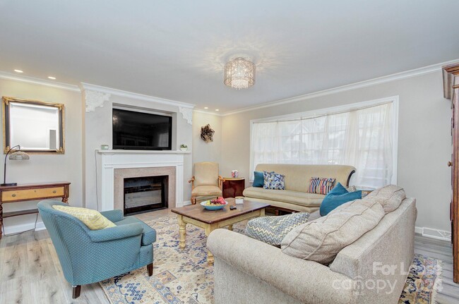 Building Photo - 629 Grandin Rd