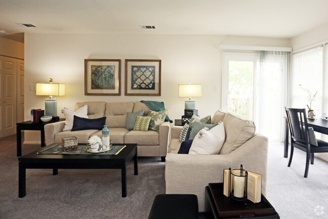 Living Room - Brookfield Apartments