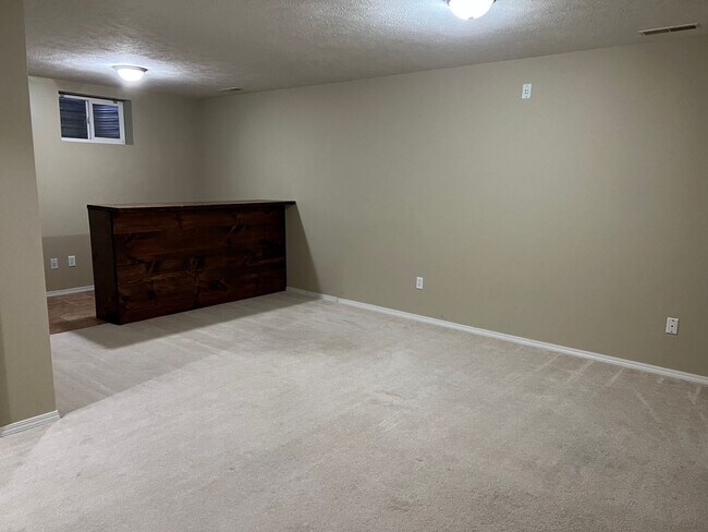 Building Photo - 1034 Doral Dr