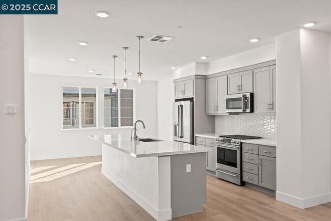 Building Photo - 725 Delve Ct