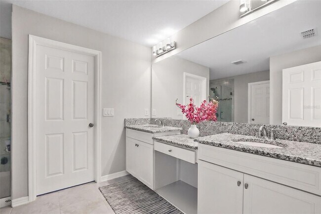 Building Photo - 3010 Adams Cross Dr