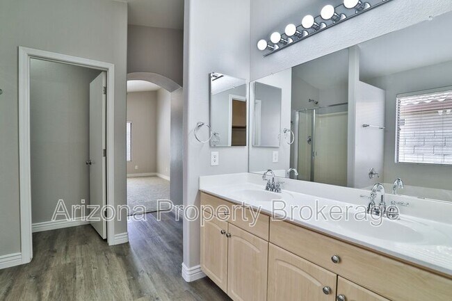 Building Photo - 451 E Appaloosa Rd