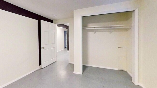 Building Photo - Large Home with Spiral Staircase in York Neighborhood!