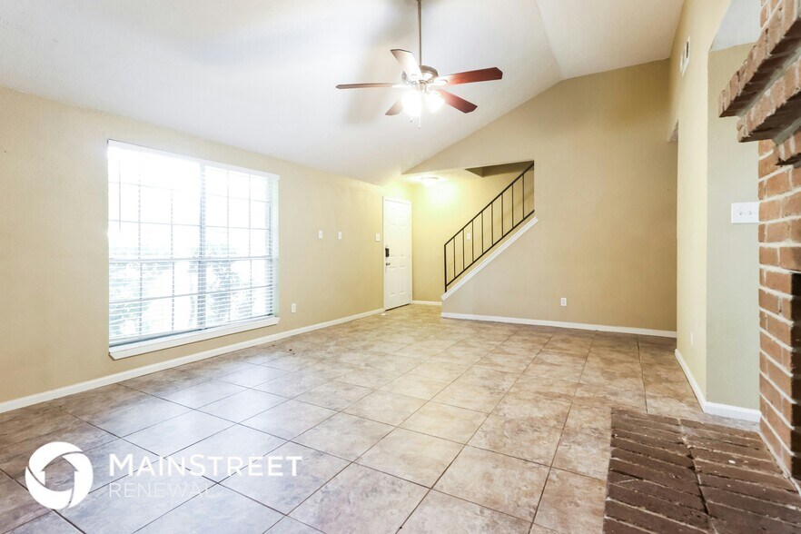 Building Photo - 2227 Lexington Woods Dr