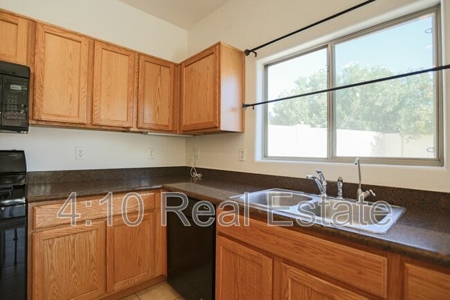 Building Photo - 2644 E Chester Dr