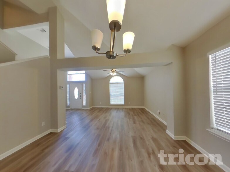 Building Photo - 1106 Castleman Dr