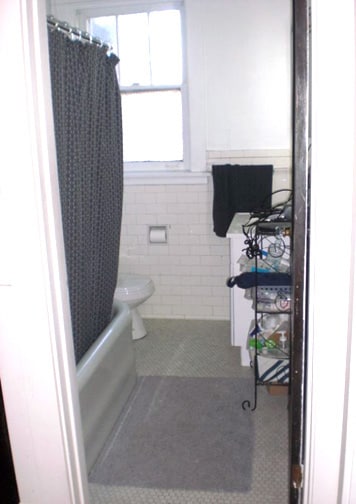 Bathroom - 3001 Knowlson Ave