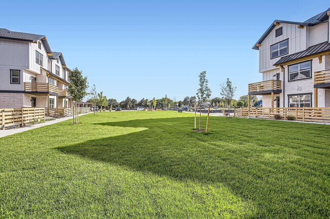 Building Photo - Barry Linn Townhomes