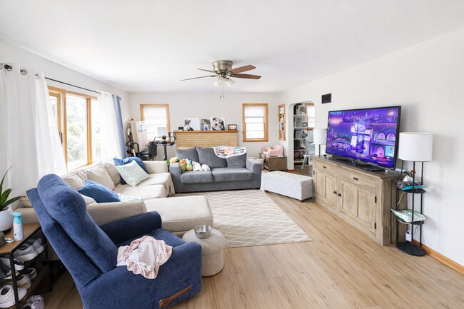 Building Photo - 2109 Main St