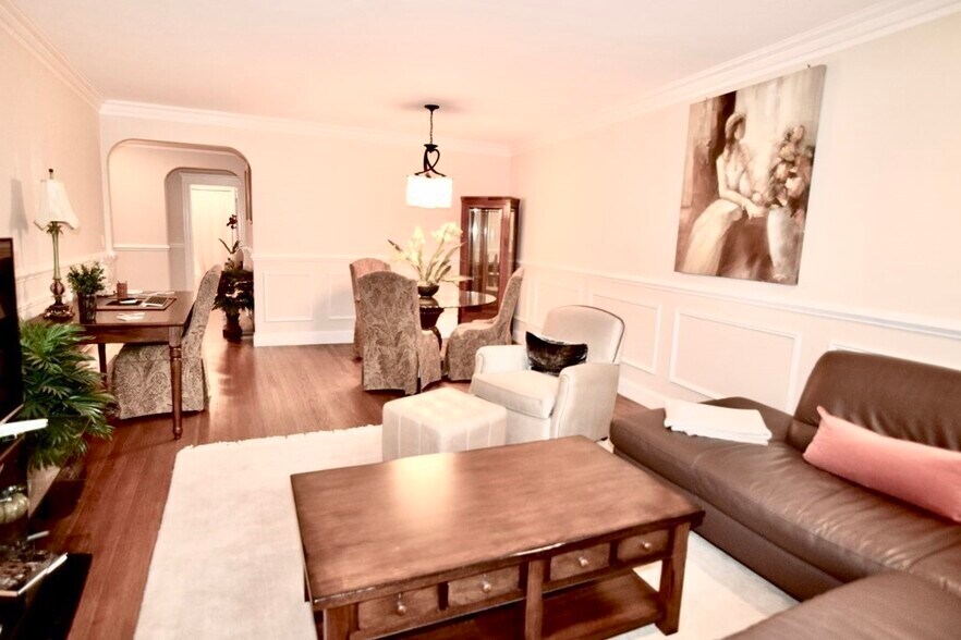 Building Photo - 33 Beacon St