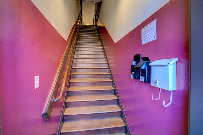 Building Photo - 1253 Williamson St