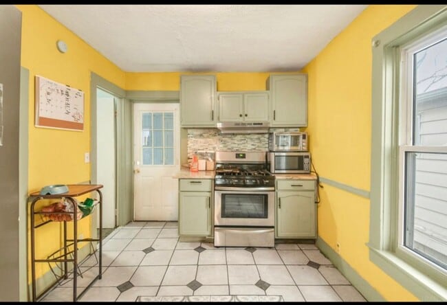 Building Photo - 707 W Cleveland Ave