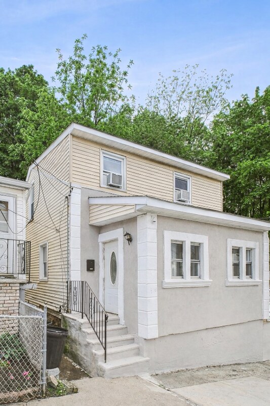 Building Photo - 296 Dixon Ave