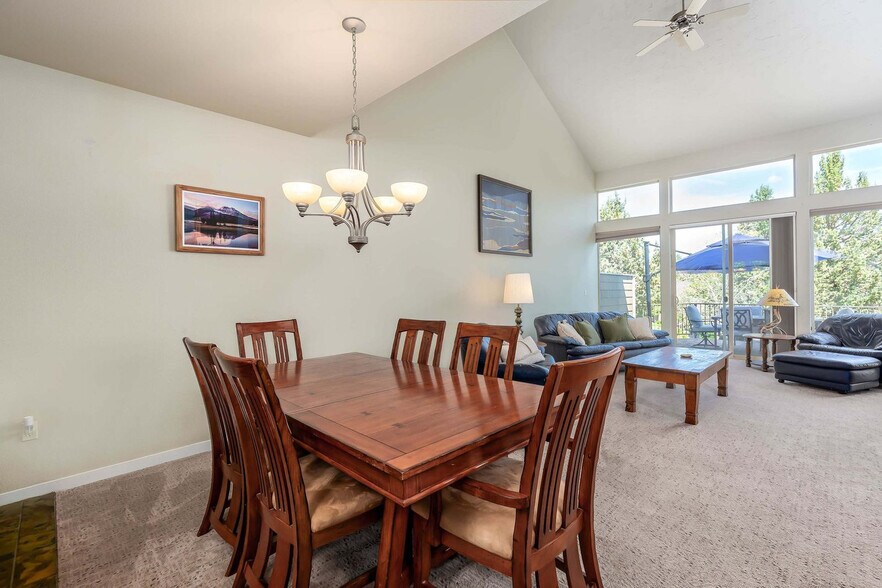 Building Photo - 10576 Village Loop