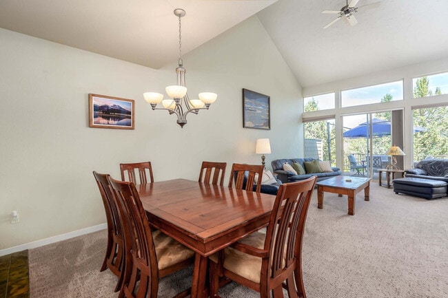 Building Photo - 10576 Village Loop