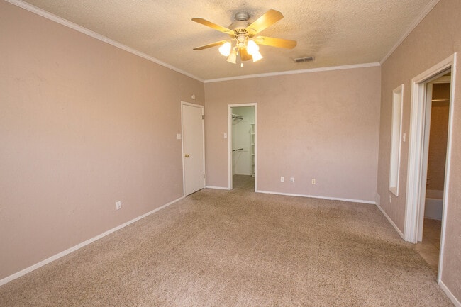 Building Photo - 2946 River Bend Ct