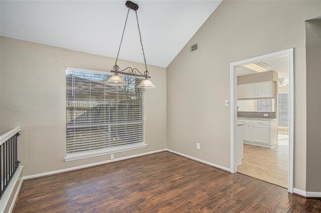 Building Photo - 2815 Parkwood Manor Dr