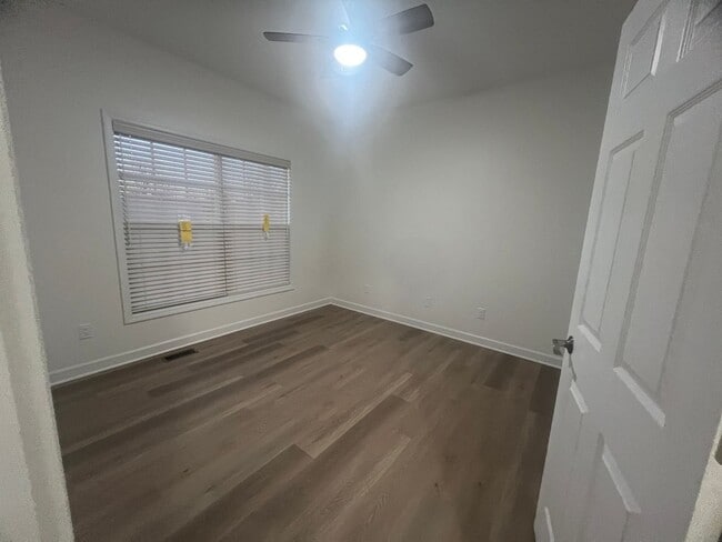 Building Photo - 2 Bedroom Duplex