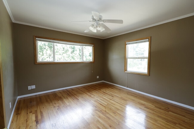 Building Photo - 4831 Canoga Ave