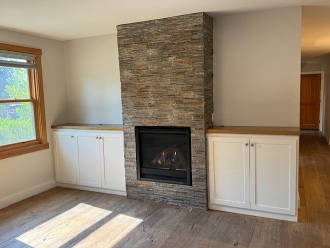 Building Photo - Downtown Bend Bungalow