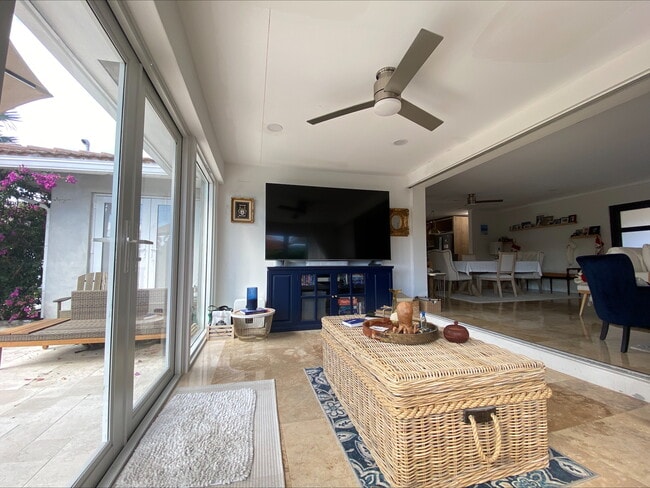 Building Photo - 1960 NE 30th St