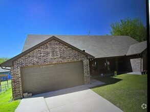 Building Photo - ESIMMONS414-16