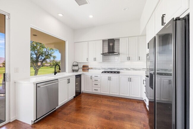 Building Photo - 220 Tomahawk Dr
