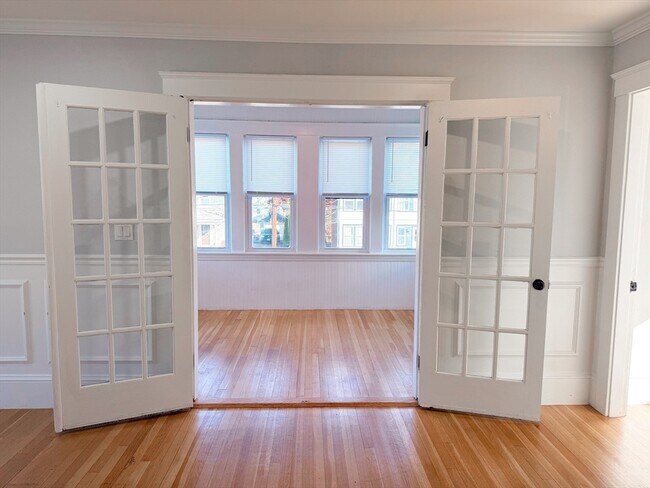 Building Photo - 41 Pond St