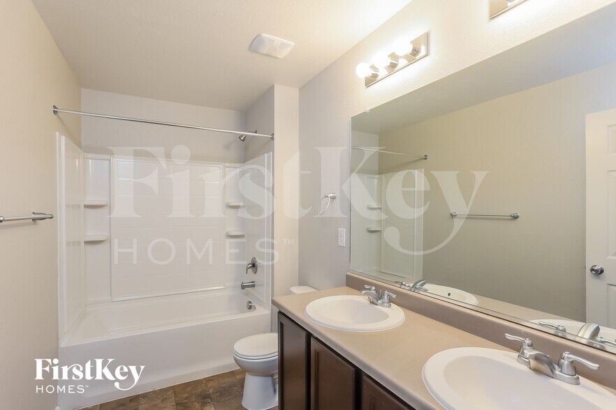 Building Photo - 6463 N Ensenada Ct