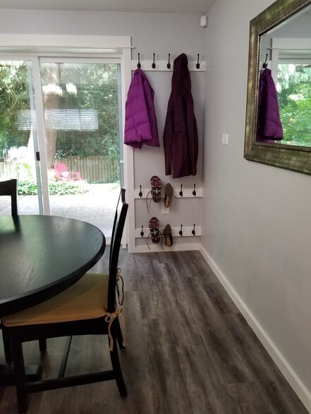 Building Photo - 6675 Canterbury Dr