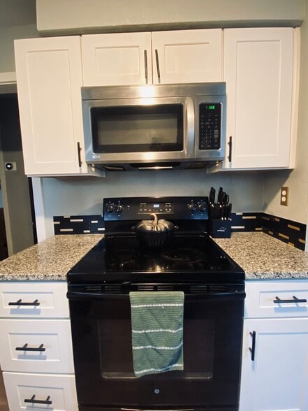 Building Photo - 3402 E 17th Ave