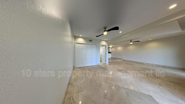 Building Photo - 6287 Sun Blvd