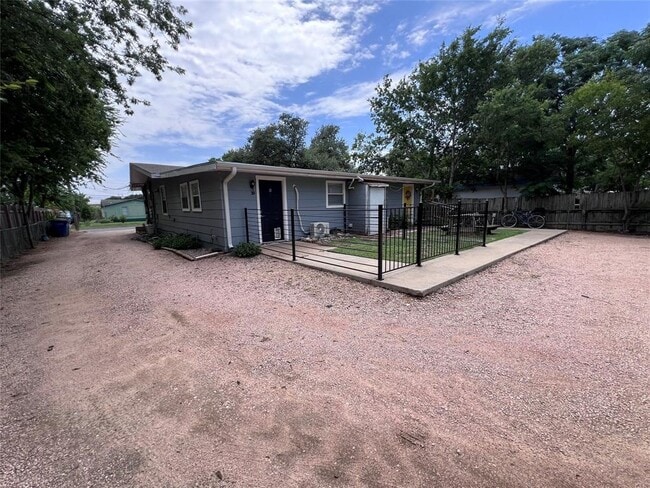 Building Photo - 506 W Grady Dr
