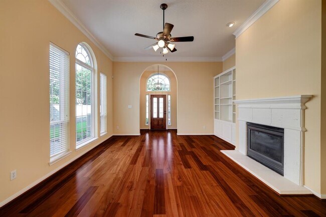 Building Photo - 5022 Coral Gables Dr