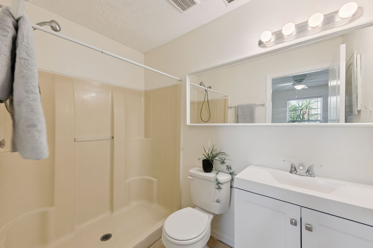 Building Photo - 212 Ridge Crest Loop