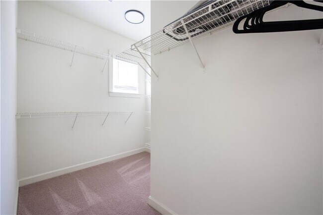 Building Photo - 1402 Markan Dr NE