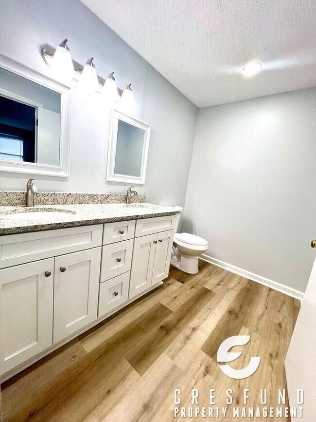 Building Photo - RECENTLY RENOVATED 3 BEDROOM - Ready for M...