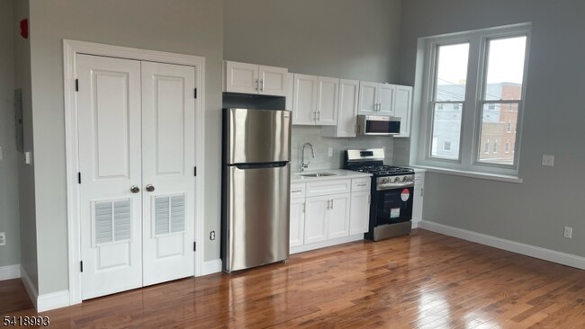 Building Photo - 38 Mill St